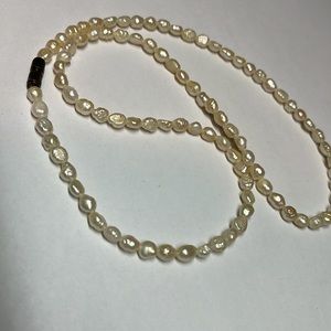 49 cm Authentic Vintage Mint Condition Freshwater pearls